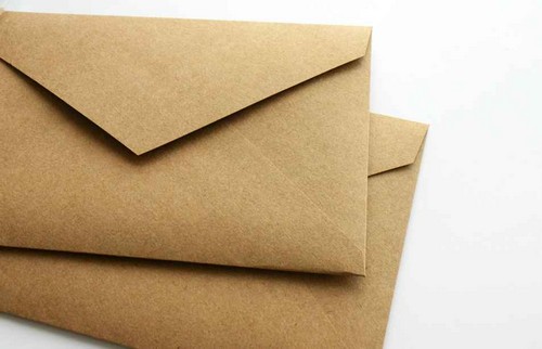 Envelope de papel pardo